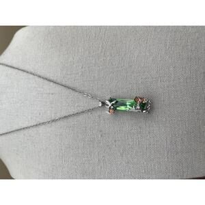 Silver Chain Pendant Necklace with Green Glass Pendant and Rose Accents